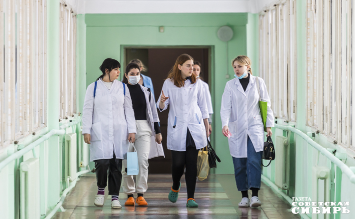 По целевому набору в медицинский колледж поступает почти 100 процентов абитуриентов. Порядка 70 процентов студентов, получающих высшее образование, являются целевиками. Фото: Андрей Заржецкий