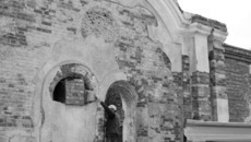 Так сейчас выглядит «оборотная» сторона храма. Фото Виталия ЗЛОДЕЕВА