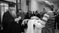 Хлеб-соль для Владыки Тихона. Фото Михаила ПЕРМИНА