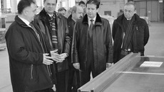 Перед совещанием Василий Юрченко осмотрел площадки энергомашиностроительного завода «Тайра». Фото пресс-службы губернатора и правительства НСО