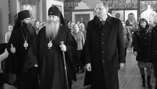 Глава региона Василий Юрченко и митрополит Новосибирский и Бердский Тихон в Троицко-Владимирском соборе. Фото Михаила ПЕРМИНА