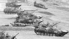 Наша российская армия должна оснащаться отечественным оружием, считает парламентарий. «Оно может быть дороже, но оно не должно уступать по тактико-техническим характеристикам иностранным образцам». Фото Михаила ПЕРМИНА