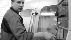 В центре технологического обеспечения приборостроительного кластера (Технопарк) изготавливаются прототипы и мелкие партии инновационных изделий и приборов. Фото Анны ГОРБАТОВОЙ (сайт strf.ru)