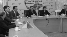 На встрече с жителями Маслянино обсуждались вопросы развития района. Фото с сайта правительства НСО
