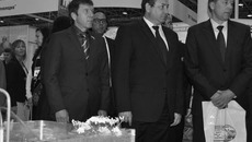 Врио замгубернатора Анатолий Соболев предложил инноваторам протестировать оборудование по очистке воды в Куйбышеве. Фото Юлии НАЗАРЕНКО