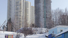 Мусорный вал в несколько раз превышает человеческий рост. Фото Эдуарда ТРУСКАЛОВА