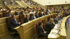 Депутаты уже в третий раз внесли корректировки в закон об областном бюджете. Фото Аркадия УВАРОВА
