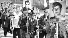 Первыми цветы к памятнику Солдату-освободителю возложили листвянские ветераны