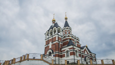 Храм в честь Новомучеников и Исповедников Российских в Ложке построен в память о невинно пострадавших. Фото Никиты ДАВЫДЕНКО