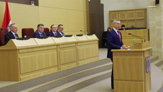 Отчет губернатора стал центральным событием сессии. Акценты предстоящей работы органов всех ветвей и уровней власти в регионе расставлены. Детально проекты и «дорожные карты» сейчас формируются в муниципалитетах и будут представлены на февральском областном форуме «Социально-экономическое партнерство». Фото Дмитрия ДАНЕВИЧА