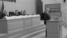 Отчет губернатора стал центральным событием сессии. Акценты предстоящей работы органов всех ветвей и уровней власти в регионе расставлены. Детально проекты и «дорожные карты» сейчас формируются в муниципалитетах и будут представлены на февральском областном форуме «Социально-экономическое партнерство». Фото Дмитрия ДАНЕВИЧА