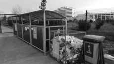 Нам нравится, как чисто и опрятно выглядят площадки для сбора отходов в других городах и странах, но почему у нас, в столице Сибири, о цивилизованных контейнерах до сих пор приходится только мечтать? Фото Юлии НАЗАРЕНКО
