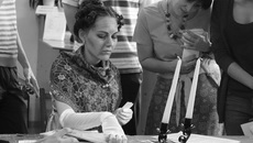 Локация в библиотеке имени Салтыкова-Щедрина: пушкинские герои играли с участниками в преферанс. Фото Ольги КОЛЕСНИКОВОЙ