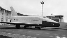 Полноразмерный макет «Бурана» мы рассмотрели в сочинском образовательном центре «Сириус».  Корабль был рассчитан на 100 полетов в космос с максимальной продолжительностью одного до 30 суток. Экипаж мог состоять из 10 человек. Фото Юлии Назаренко