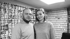 Семейной паре Жерноклеевых пришлось пройти долгий путь, прежде чем удалось открыть собственное дело. Они говорят: «Наравне со слышащими мы можем все». Фото Светланы СОРОКИНОЙ