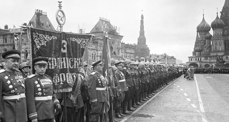 Парадные события — от первого победного шествия на главной площади по сей день — грандиозные и ожидаемые. Неужели это может не случиться нынешней весной?