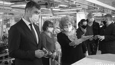По 100 тысяч масок в день шьют более 30 новосибирских предприятий. Такие маски не относятся к медизделиям и могут продаваться в торговых сетях и киосках «Роспечати». Фото Алексея ТАНЮШИНА