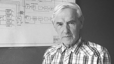Юрий Селезнев — преподаватель с богатым опытом. В свое время проводил занятия по повышению знаний инженеров, техников, пилотов в УТО-1 — первом в СССР учебно-тренировочном отряде для профессионалов. Фото: архив Ю. Селезнева