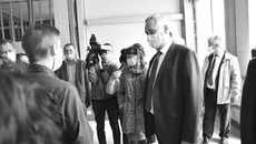 Глава региона Андрей Травников вместе с министром спорта посетил площадку строящегося по типовому проекту спортивного комплекса в Колывани. Заказчик — ГКУ НСО «Управление капитального строительства». Цена контракта — 130 миллионов рублей. Комплекс строится по государственной программе «Развитие физической культуры и спорта в Новосибирской области». Фото: nso.ru