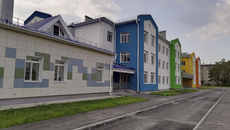 Для 320 искитимских малышей в новом детском саду созданы все условия — здесь есть даже бассейн и соляная пещера. Фото: nso.ru