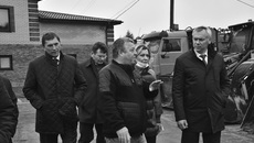 Правительство Новосибирской области инвестирует в развитие спорта на территории муниципалитетов, создавая комфортабельную инфраструктуру, доступную сельским жителям. Процесс контролируется правительством региона и депутатами. Фото: nso.ru