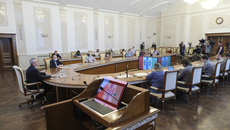 Губернатор Андрей Травников подробно рассказал, почему приняты дополнительные меры противодействия пандемии коронавируса. Фото: Аркадий Уваров