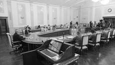 Губернатор Андрей Травников подробно рассказал, почему приняты дополнительные меры противодействия пандемии коронавируса. Фото: Аркадий Уваров