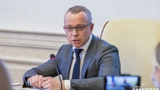 Юрий Петухов рассказал о принятых правительством региона ограничениях и предстоящих нерабочих днях. Фото: Андрей Заржецкий