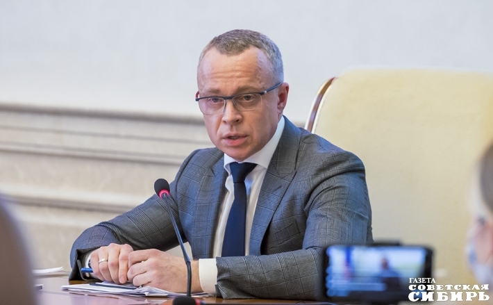 Юрий Петухов рассказал о принятых правительством региона ограничениях и предстоящих нерабочих днях. Фото: Андрей Заржецкий