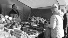 Ярмарка «Новопокровская» прошла в рабочем поселке Чаны 15–16 октября, ее товарооборот составил 8 миллионов рублей. Фото: minrpp.nso.ru