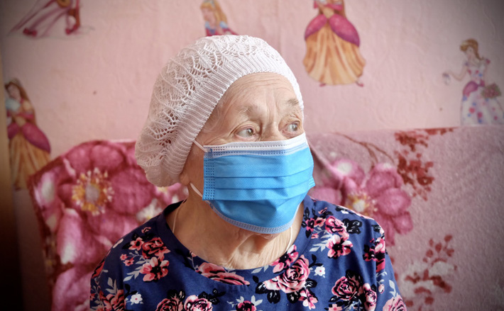 Жительница Новосибирска Евдокия Герасимовна Башкова вакцинировалась в возрасте 102 лет (июнь 2021 г.) Фото: nso.ru