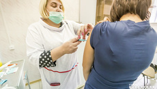 В регионе вакцинировано от коронавируса более 1,5 миллиона человек — с учетом переболевших коллективный иммунитет составляет 76 процентов. Фото: Андрей Заржецкий