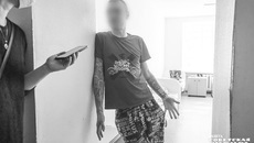 Обитатель наркодиспансера Александр Александрович, как оказалось, совсем не считает, что он чем-то болен. Фото: Андрей Заржецкий