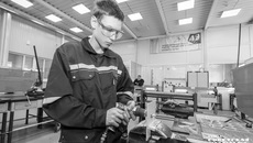 Открыл счет достижений сибиряков в 2022 году школьник из Новосибирска Сергей Ульянов. / Фото: minobr.nso.ru