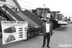 Хозяйство «Дары Ордынска» активно закупает современную сельскохозяйственную технику — только за 2022 год приобрели 18 единиц. Кроме того, здесь строят новый складской комплекс. Фото: Светлана Фролова