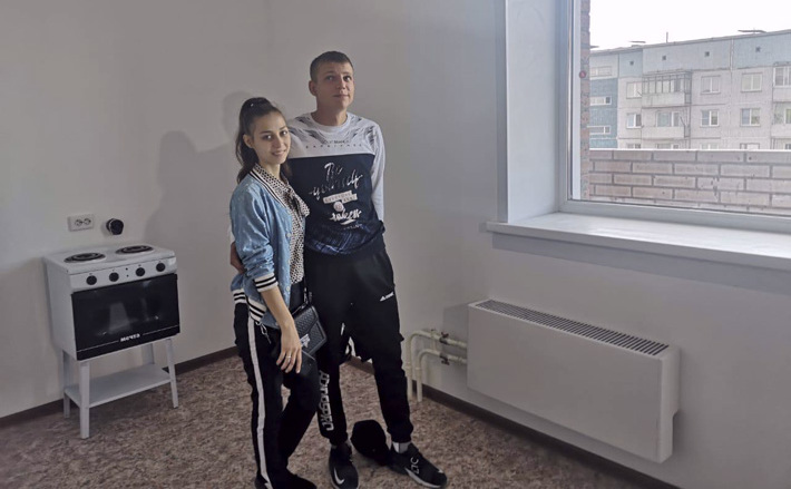 Получить подробную консультацию по поводу жилья для детей-сирот можно по телефону горячей линии министерства труда и социального развития Новосибирской области 8-800-100-0082. Фото: nso.ru