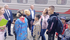 Сибиряки уверены, что во время каникул маленькие гости из Луганской Народной Рес-публики отдохнут, увидят много интересного и получат новые знания. Фото: nso.ru