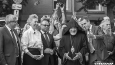 Гости выставки, посвященной 30-летию установления дипломатических отношений между Республикой Арменией и РФ. Фото: Андрей Заржецкий