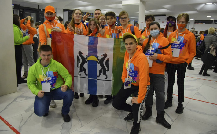 В 2021 году делегация Новосибирской области состояла из 15 ребят: девять студентов учились в Новосибирске, шесть получали профессиональное образование в районах. Фото: vk.com/wall-35493459_2615