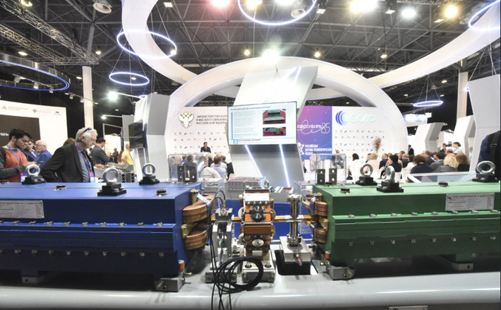 На «Технопроме-2022», который прошел в Новосибирске, где бурно развиваются новые технологии, обсудили, как формировать интеллектуальный суверенитет страны. Фото: nso.ru