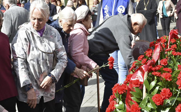 Память жертв фашистских захватчиков почтили минутой молчания. Фото: nso.ru