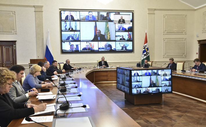 Губернатор Новосибирской области Андрей Травников высоко оценил организационный уровень выборов, прошедших в регионе в минувшие выходные. Фото: nso.ru