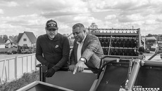 Новый картофелеуборочный комбайн позволит быстрее убрать урожай. Фото: Андрей ЗАРЖЕЦКИЙ