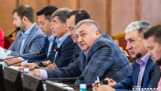 Бюджет региона сократился на 3,4 миллиарда — депутатам есть о чем задуматься. И в первую очередь о том, как грамотно перераспределить имеющиеся средства. Фото: Андрей Заржецкий