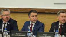Председатель Совета депутатов города Новосибирска Дмитрий Асанцев (справа) и заместитель председателя Совета депутатов города Новосибирска Николай Тямин. Фото: Андрей Заржецкий