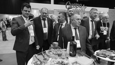 Посетители прошедшей в рамках бизнес-форума «Дни ритейла в Сибири» выставки «Сибирская продовольственная неделя» смогли ознакомиться с продукцией сибирских производителей продуктов питания, напитков, оборудования, упаковки и ингредиентов для пищевой промышленности. Фото: nso.ru