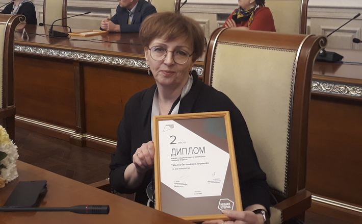 Татьяна Евгеньевна Зырянова убеждена, что осваивать современные технологии в любом возрасте не только можно, но и нужно. Это открывает новые возможности. Фото: Наталья Иванова