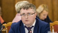О реализации инвестиционных, инфраструктурных проектов в регионе членам бюджетного комитета Заксобрания доложил заместитель министра экономического развития Новосибирской области Виталий Шовтак. Фото: Андрей Заржецкий
