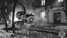 Новосибирские энергетики всю ночь работали над устранением аварии на теплотрассе в районе улицы Королёва. Фото: 54.mchs.gov.ru