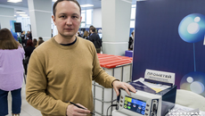 На выставке научных достижений СибНИИЦМТ показал электроскальпель, прототип аппарата для стимуляции кроветворения, устройство для лечения диабетической стопы. Фото: Андрей Заржецкий
